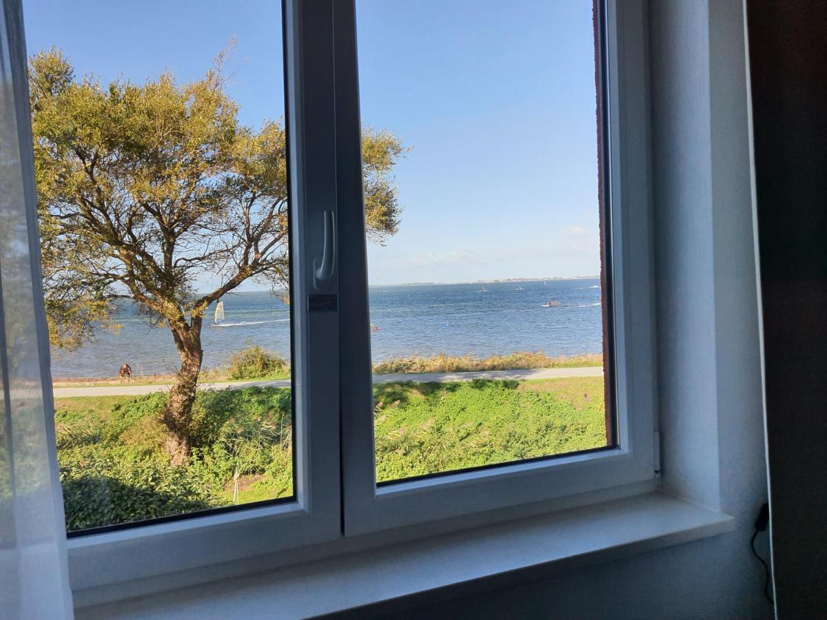 Haus Achtern Diek In Erster Reihe Am Meer Фемарн Экстерьер фото